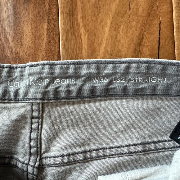 Calvin Klein Straight Leg Grey Wash Denim Jeans size 36x32 - Picture 4 of 5